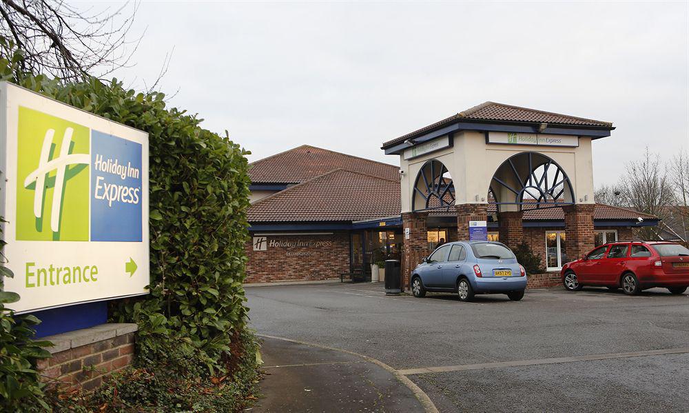 Holiday Inn Express Peterborough By Ihg Exterior foto