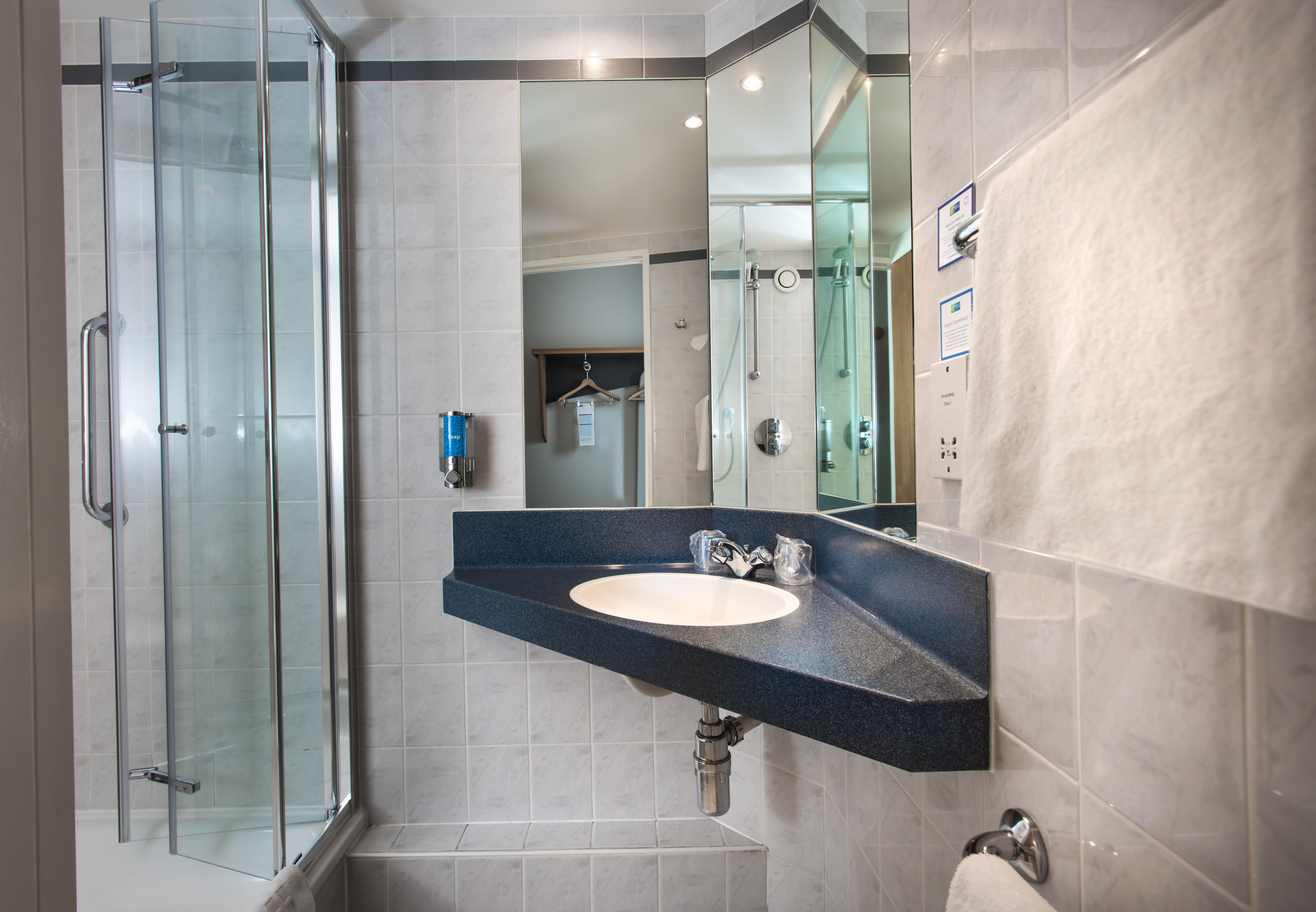 Holiday Inn Express Peterborough By Ihg Exterior foto