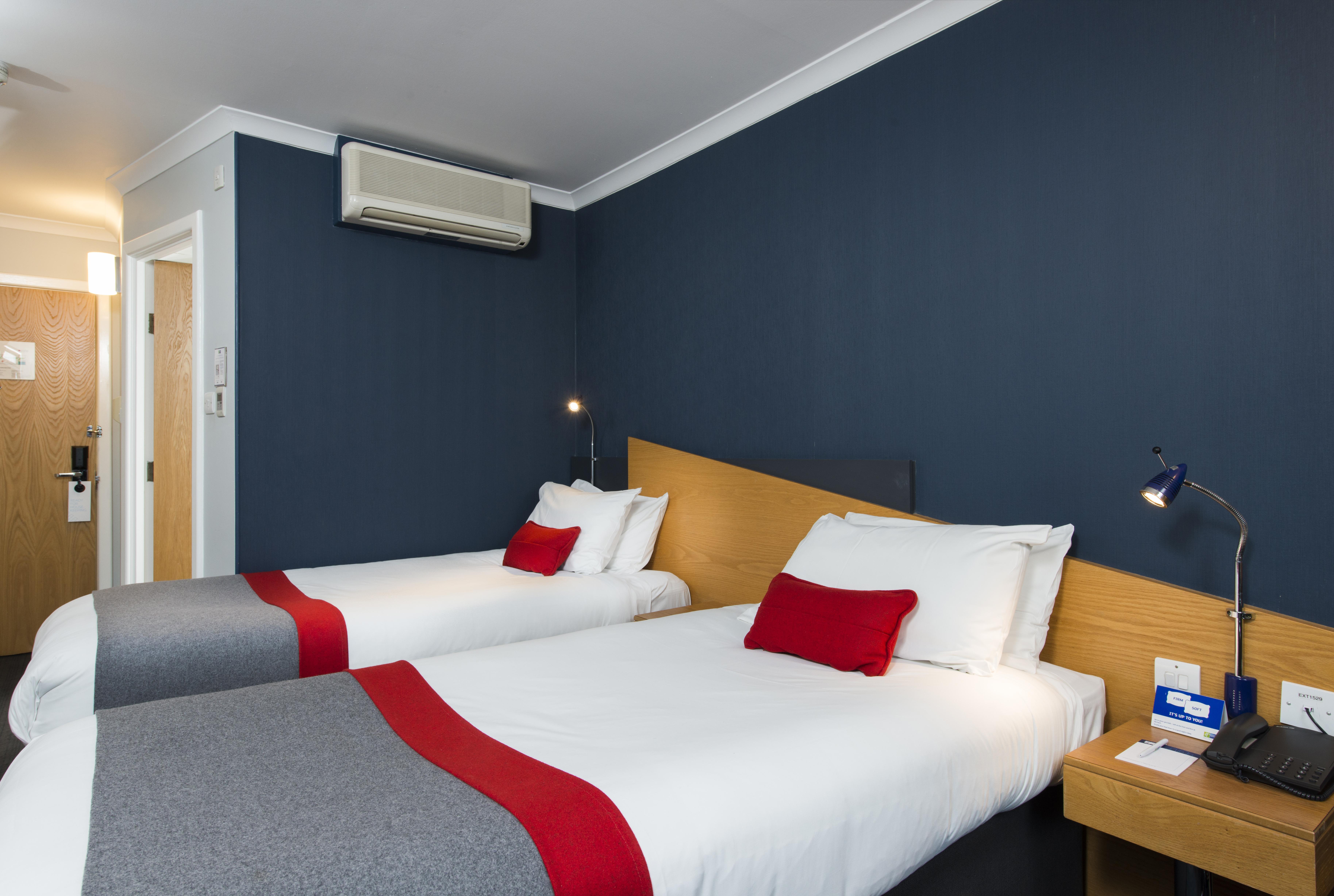 Holiday Inn Express Peterborough By Ihg Exterior foto