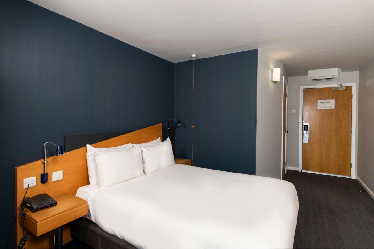 Holiday Inn Express Peterborough By Ihg Exterior foto