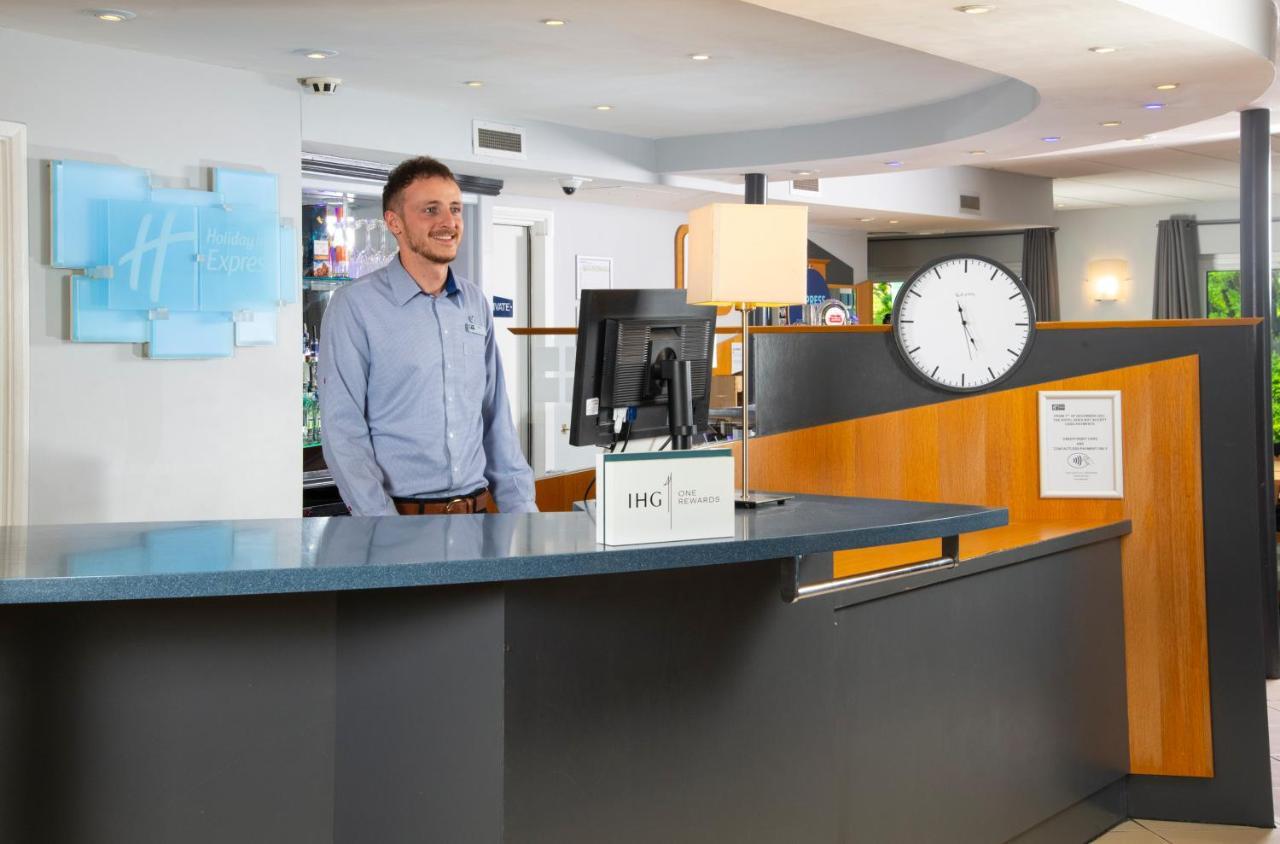 Holiday Inn Express Peterborough By Ihg Exterior foto