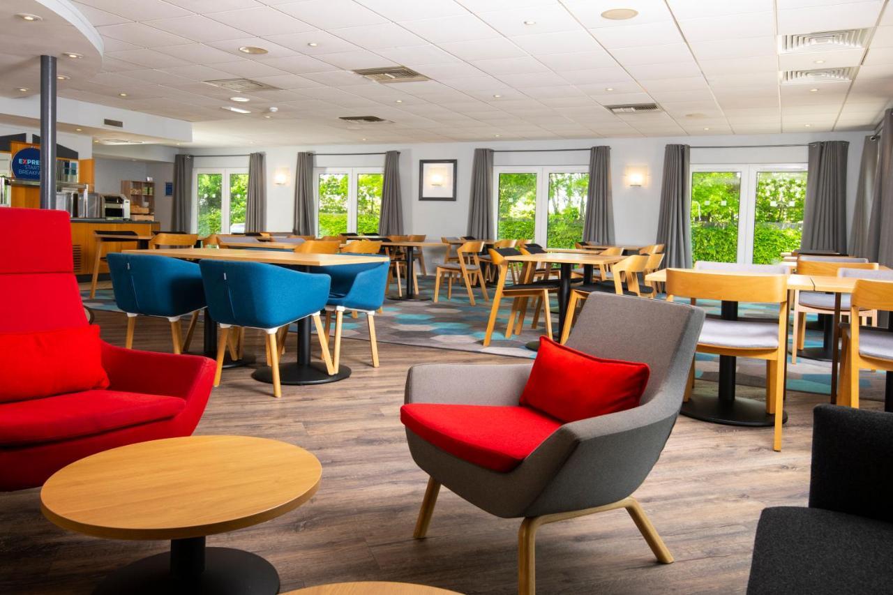 Holiday Inn Express Peterborough By Ihg Exterior foto