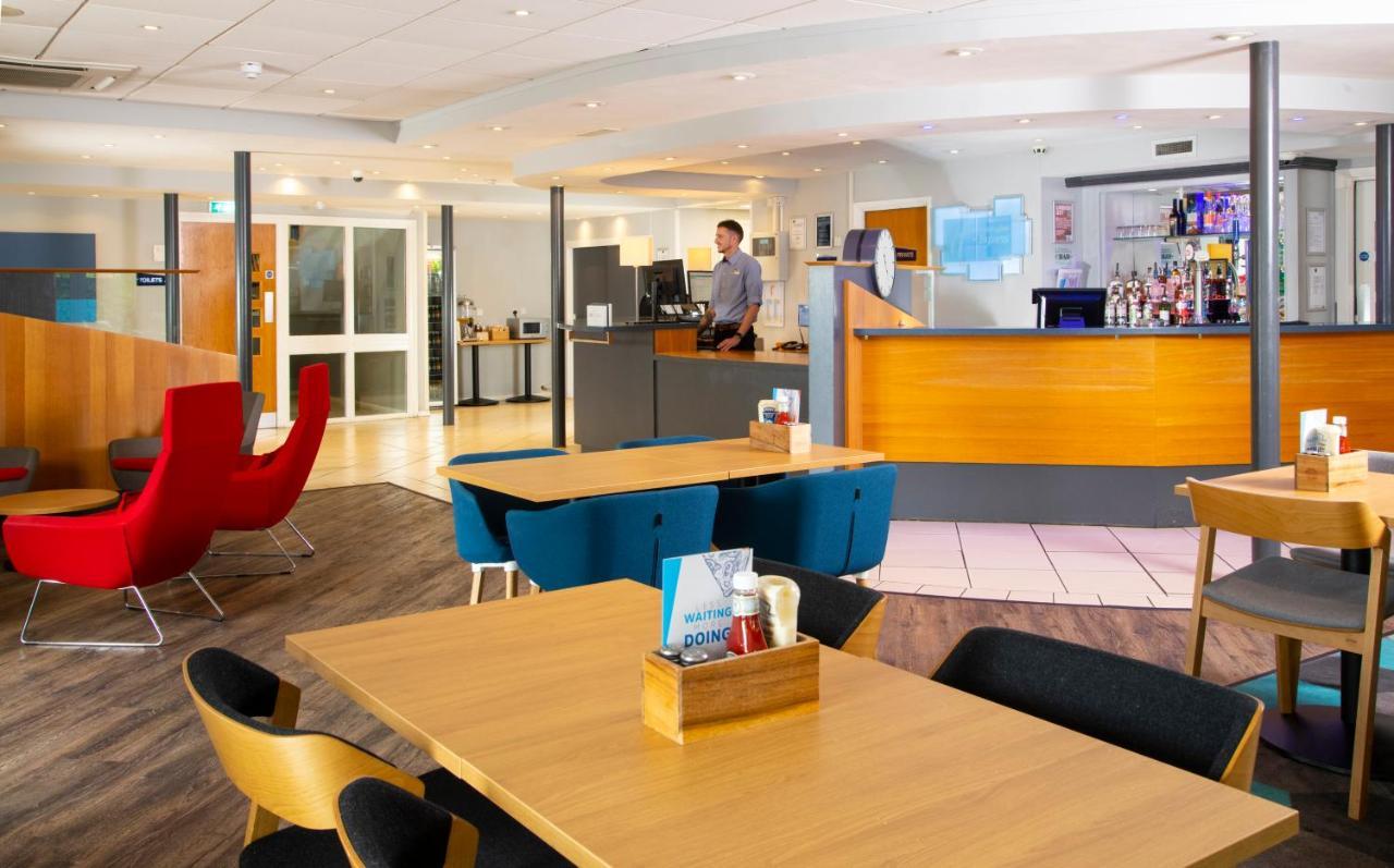Holiday Inn Express Peterborough By Ihg Exterior foto