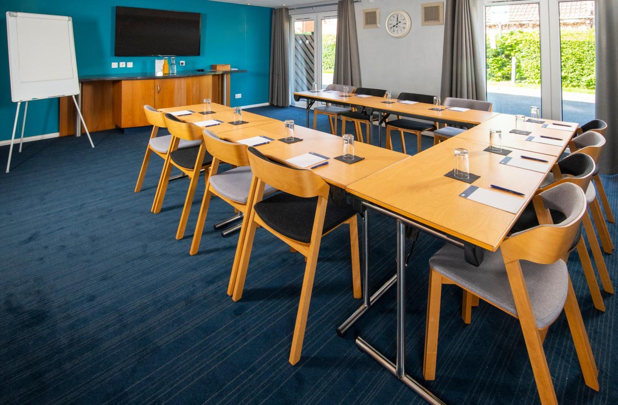 Holiday Inn Express Peterborough By Ihg Exterior foto