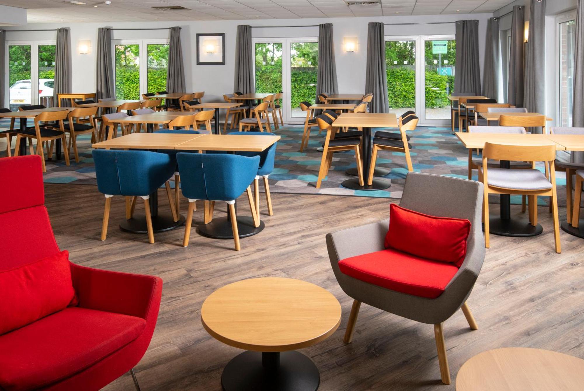 Holiday Inn Express Peterborough By Ihg Exterior foto