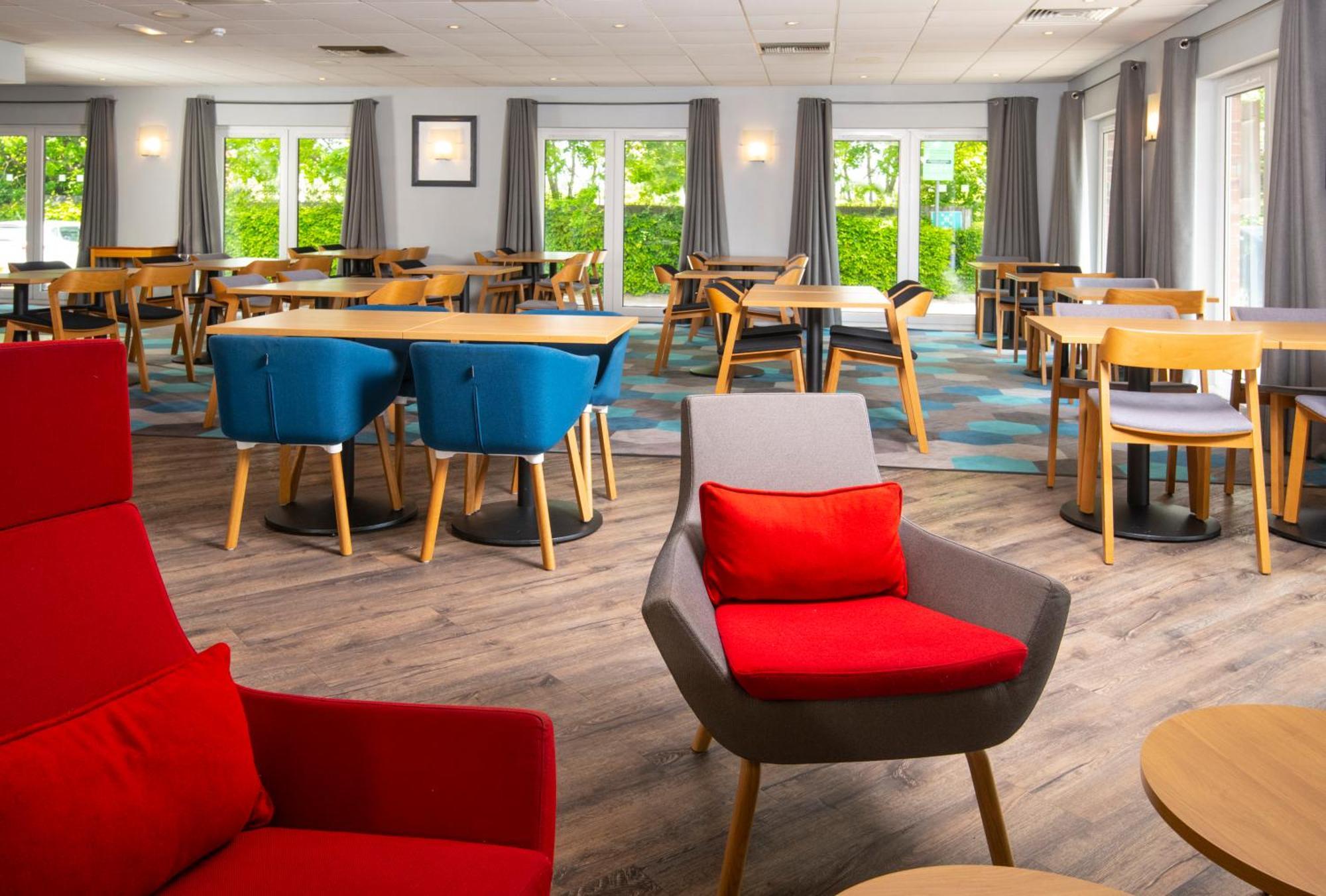 Holiday Inn Express Peterborough By Ihg Exterior foto