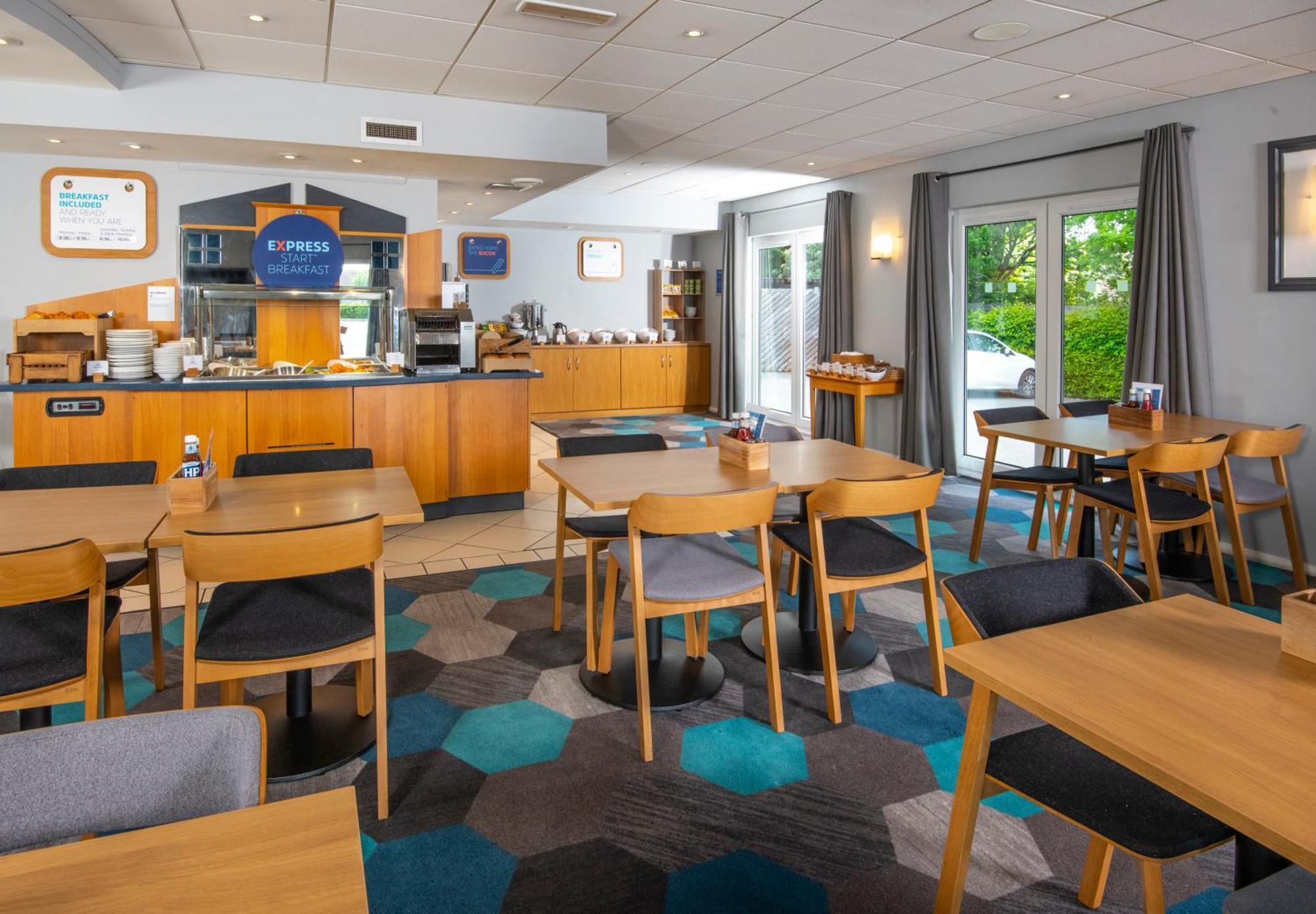 Holiday Inn Express Peterborough By Ihg Exterior foto