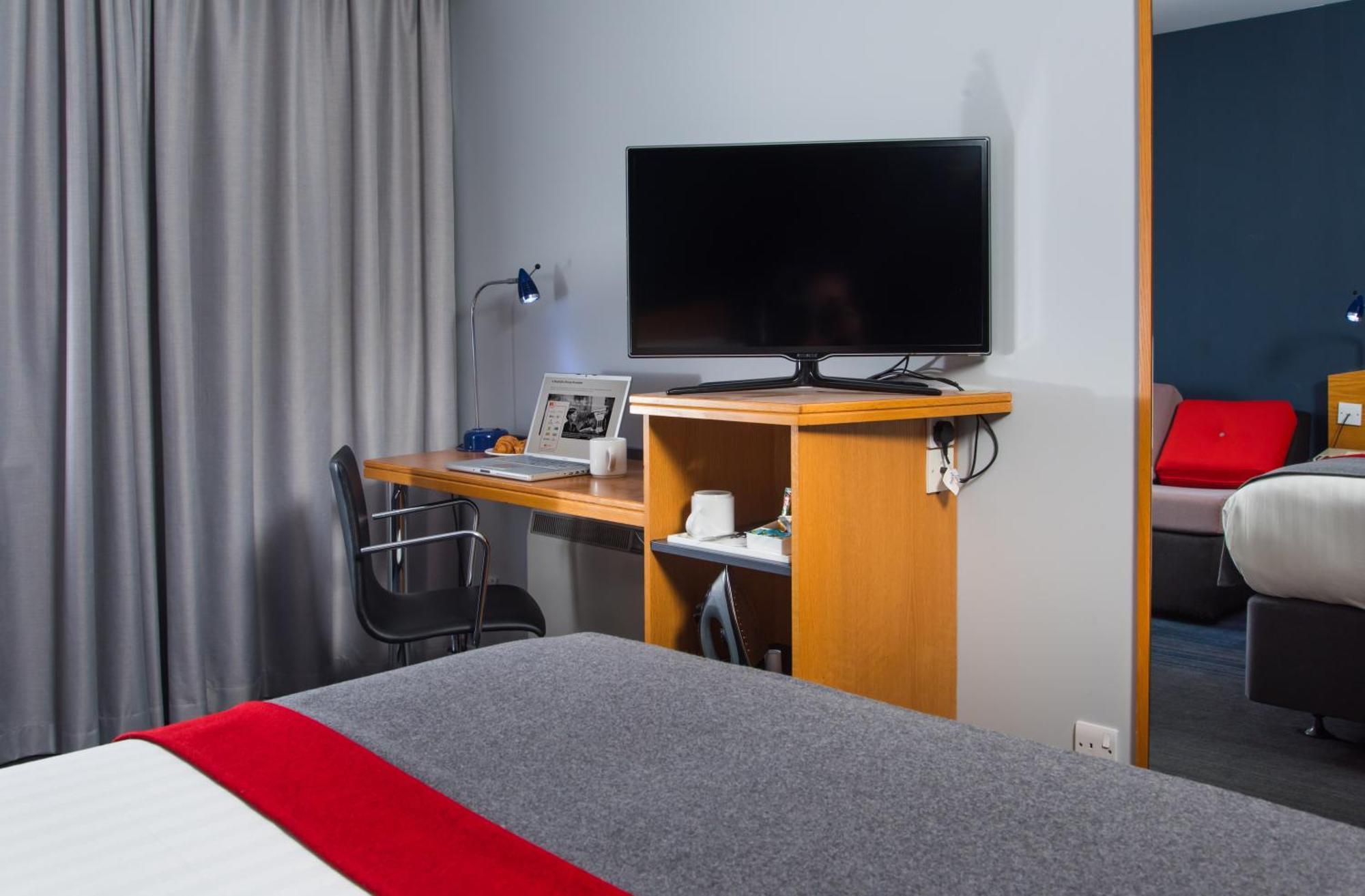 Holiday Inn Express Peterborough By Ihg Exterior foto