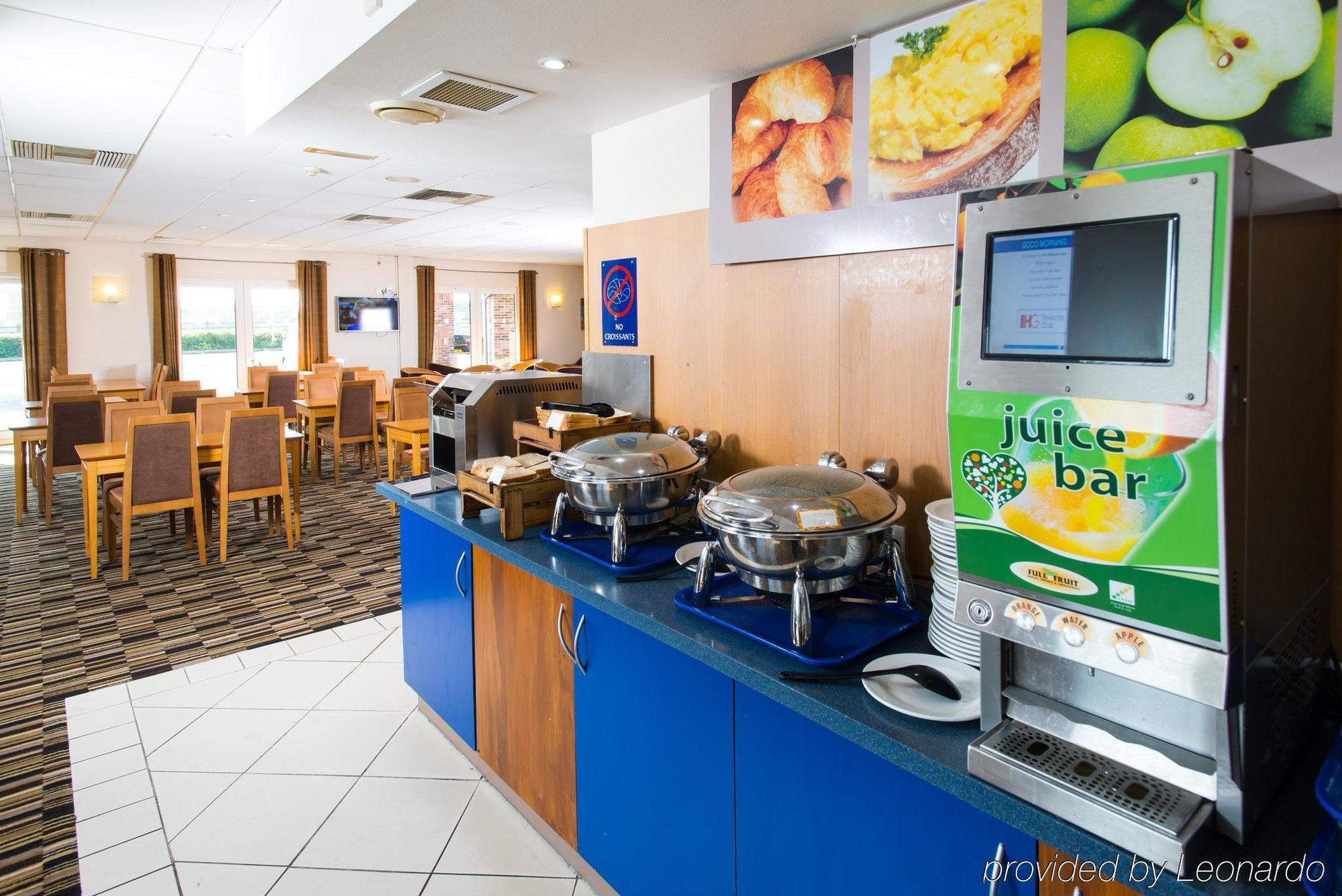 Holiday Inn Express Peterborough By Ihg Exterior foto