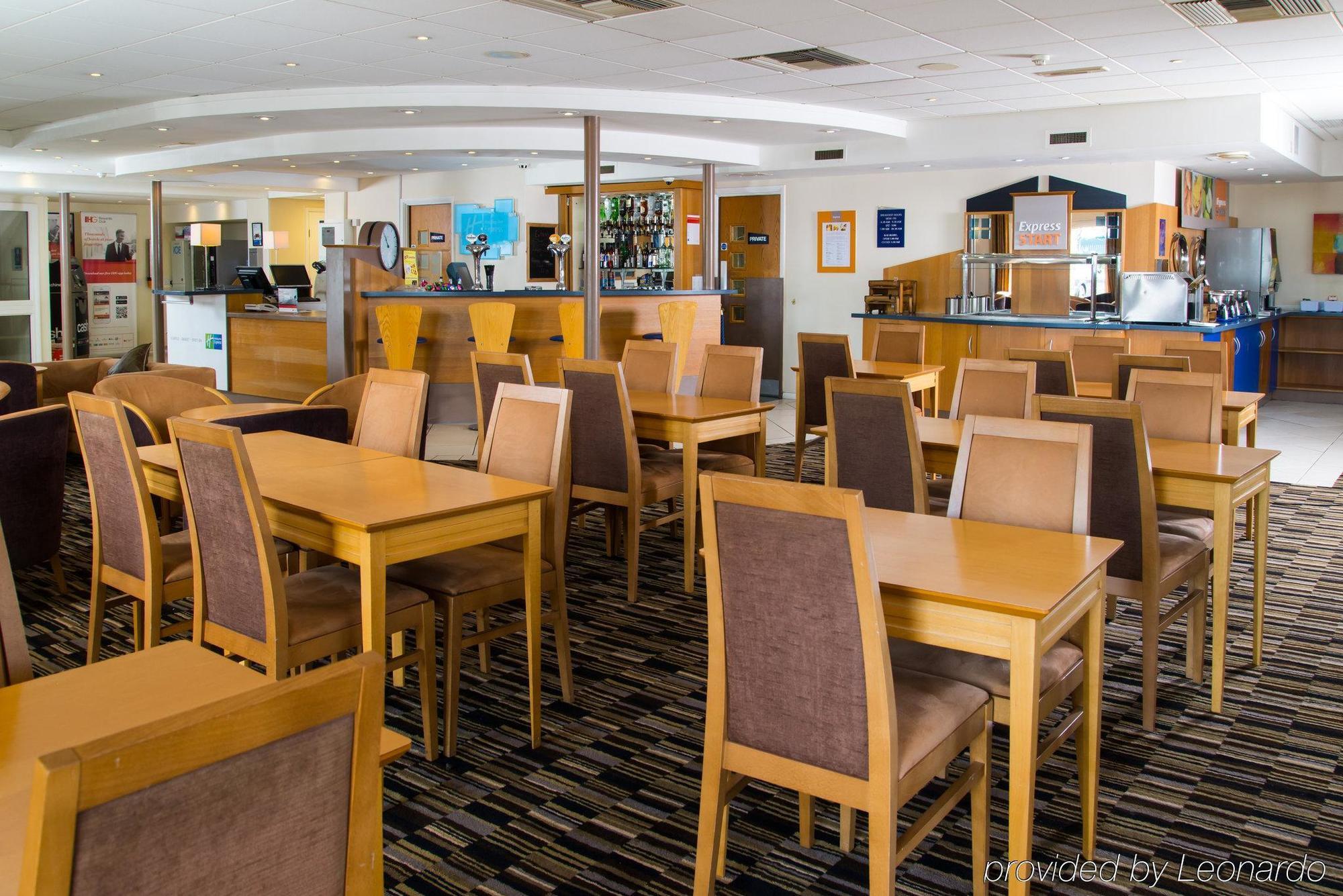 Holiday Inn Express Peterborough By Ihg Exterior foto