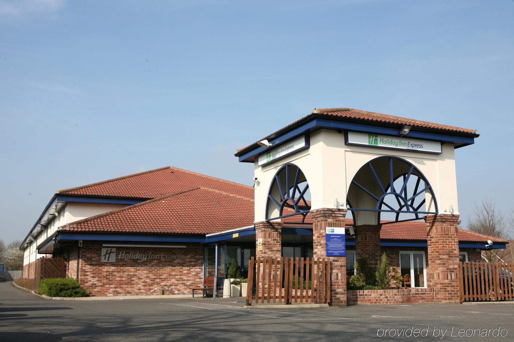 Holiday Inn Express Peterborough By Ihg Exterior foto