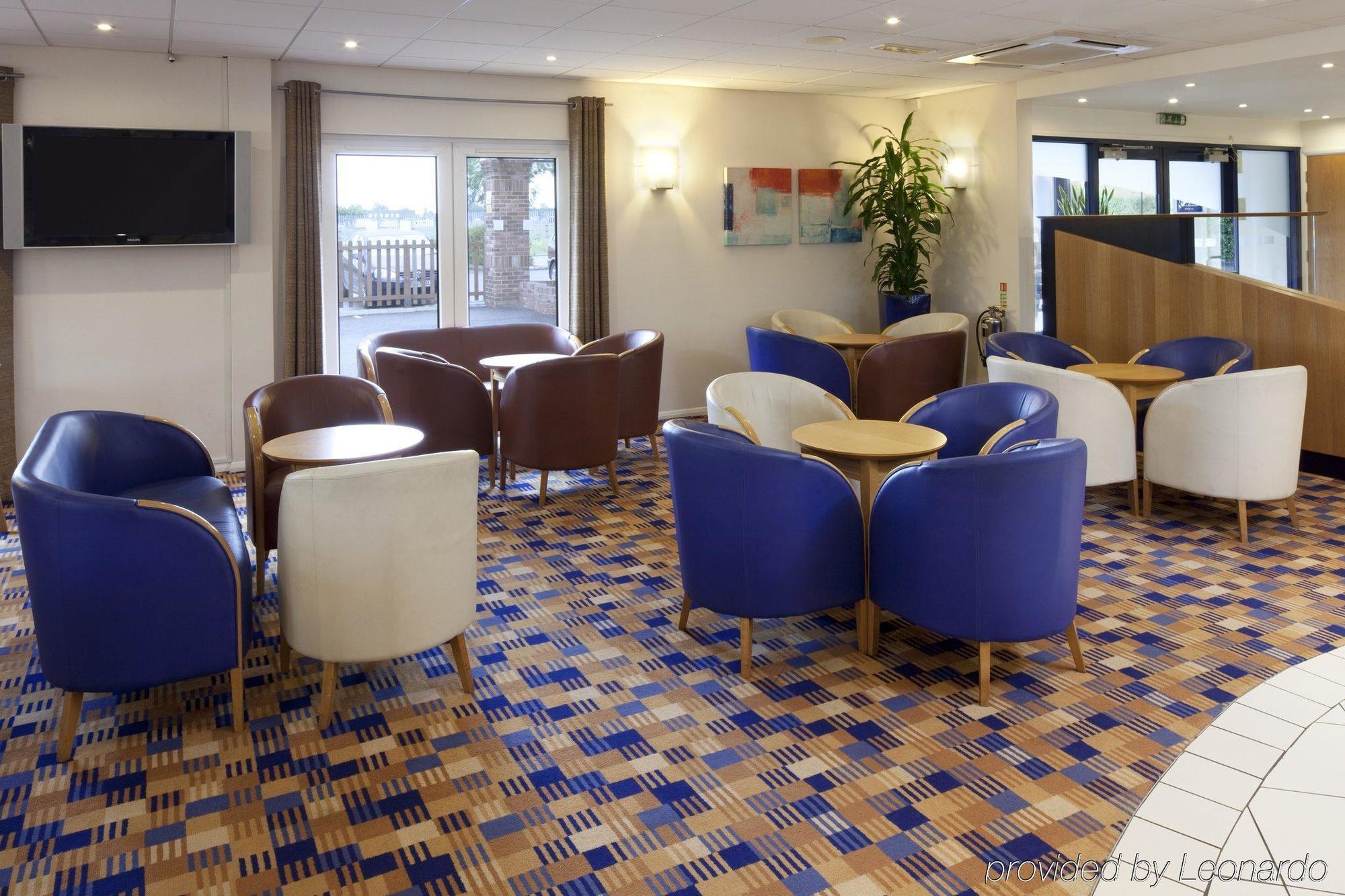 Holiday Inn Express Peterborough By Ihg Exterior foto