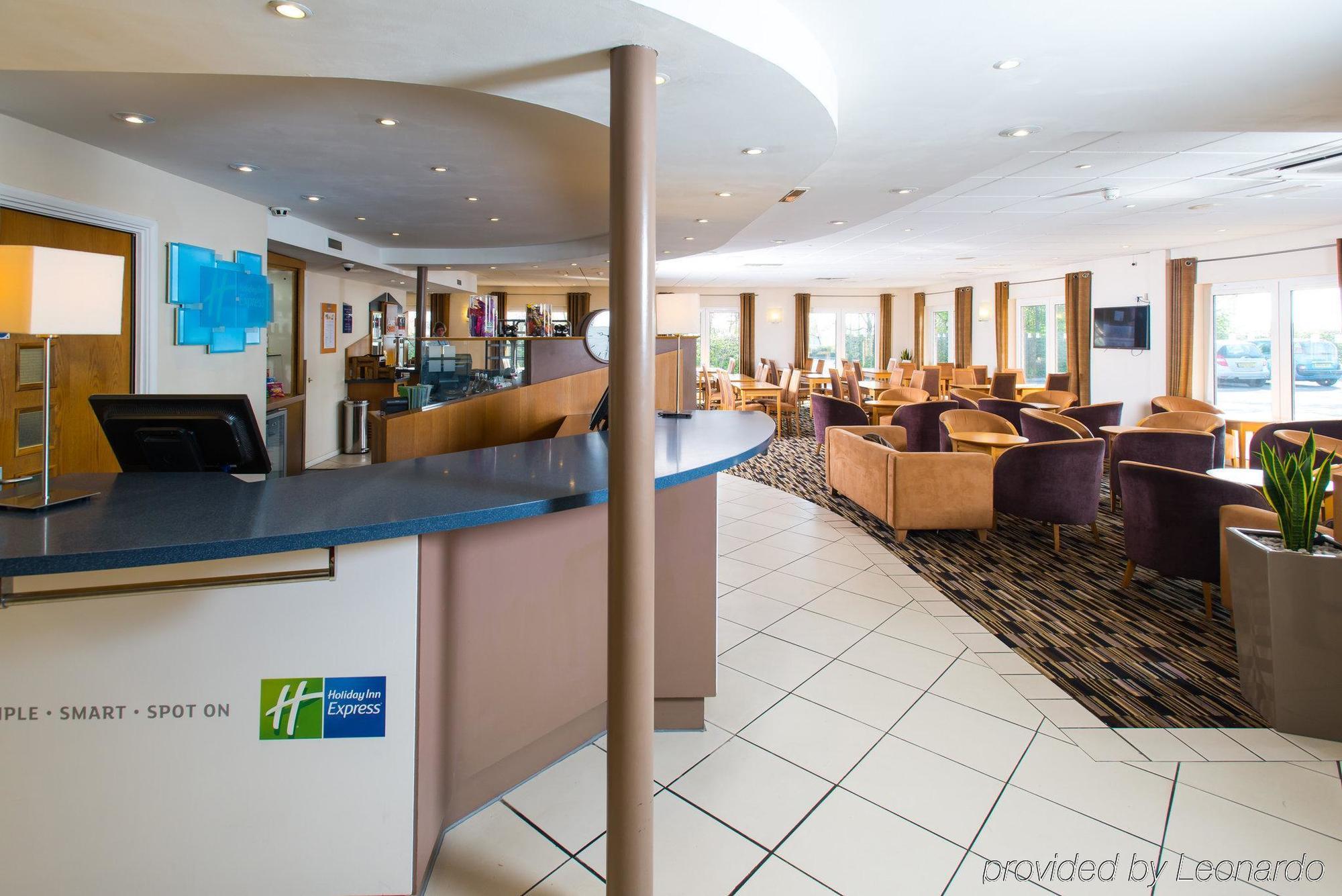 Holiday Inn Express Peterborough By Ihg Exterior foto