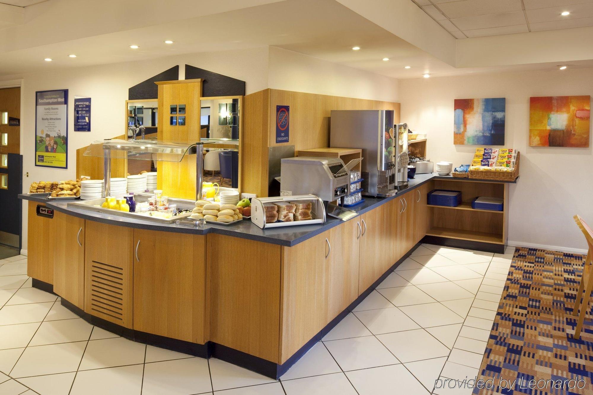 Holiday Inn Express Peterborough By Ihg Exterior foto