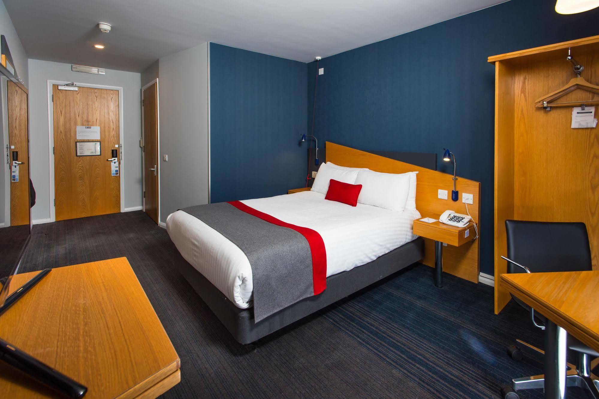 Holiday Inn Express Peterborough By Ihg Exterior foto